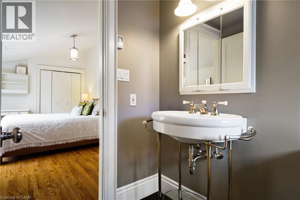 2nd Primary Ensuite - 2 Oak Knoll Drive, Hamilton, ON - Indoor Photo Showing Bathroom