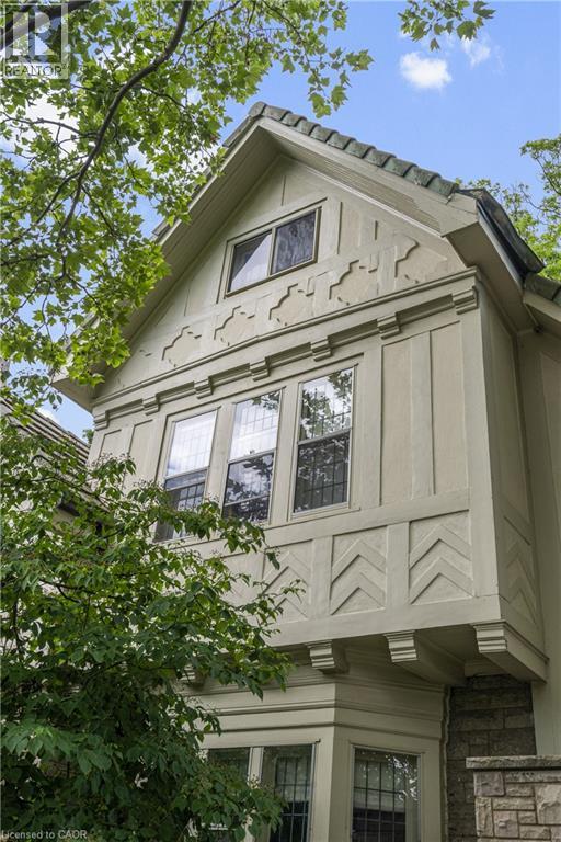 2 Oak Knoll Drive, Hamilton, ON - Outdoor
