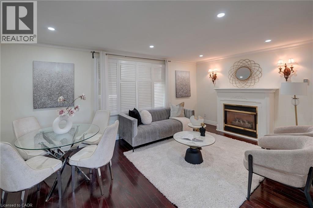 207 Christopher Drive, Cambridge, ON - Indoor Photo Showing Living Room With Fireplace