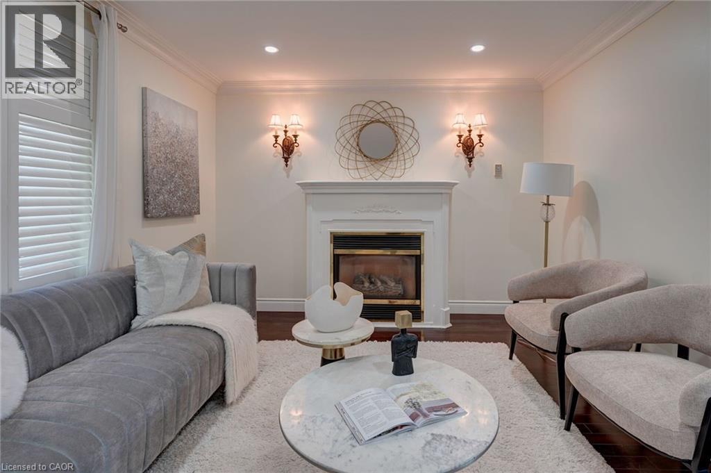 207 Christopher Drive, Cambridge, ON - Indoor Photo Showing Living Room With Fireplace