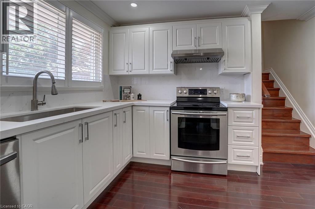 207 Christopher Drive, Cambridge, ON - Indoor Photo Showing Kitchen