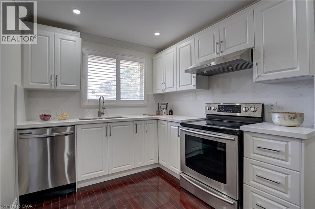 207 Christopher Drive, Cambridge, ON - Indoor Photo Showing Kitchen