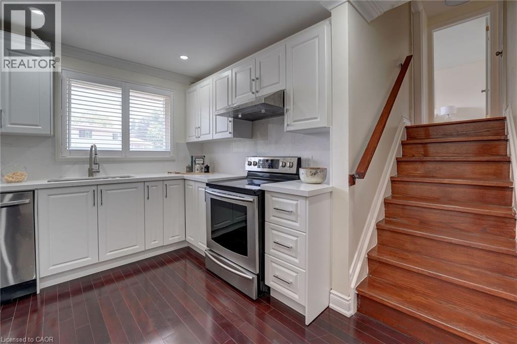 207 Christopher Drive, Cambridge, ON - Indoor Photo Showing Kitchen