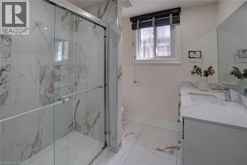 207 Christopher Drive, Cambridge, ON - Indoor Photo Showing Bathroom