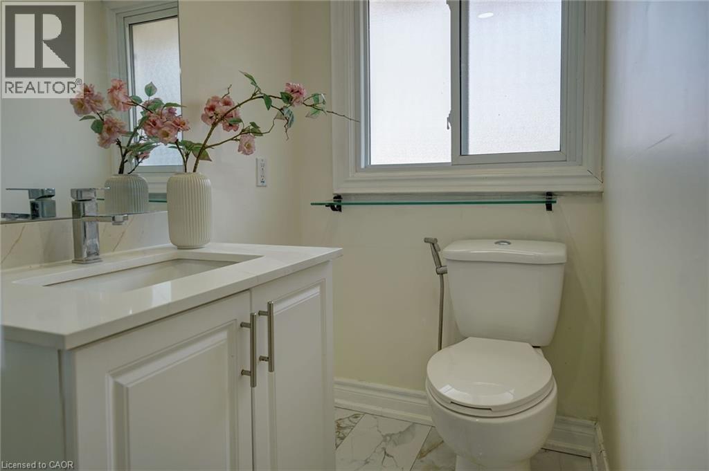 207 Christopher Drive, Cambridge, ON - Indoor Photo Showing Bathroom