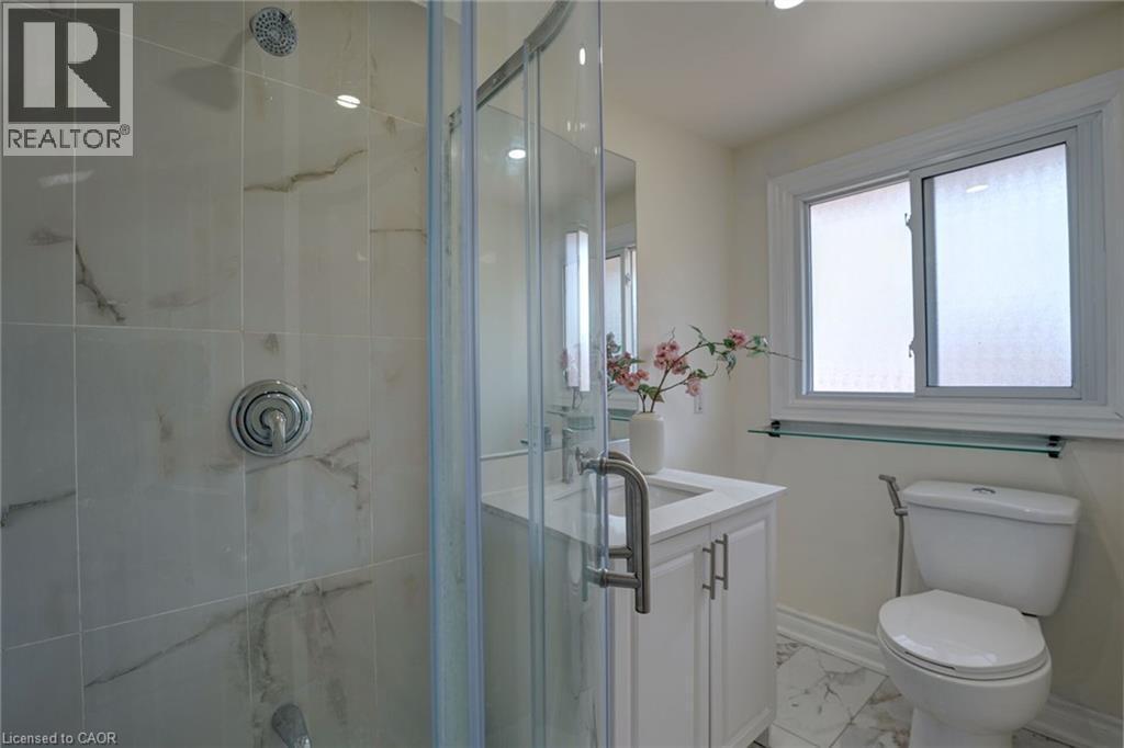 207 Christopher Drive, Cambridge, ON - Indoor Photo Showing Bathroom
