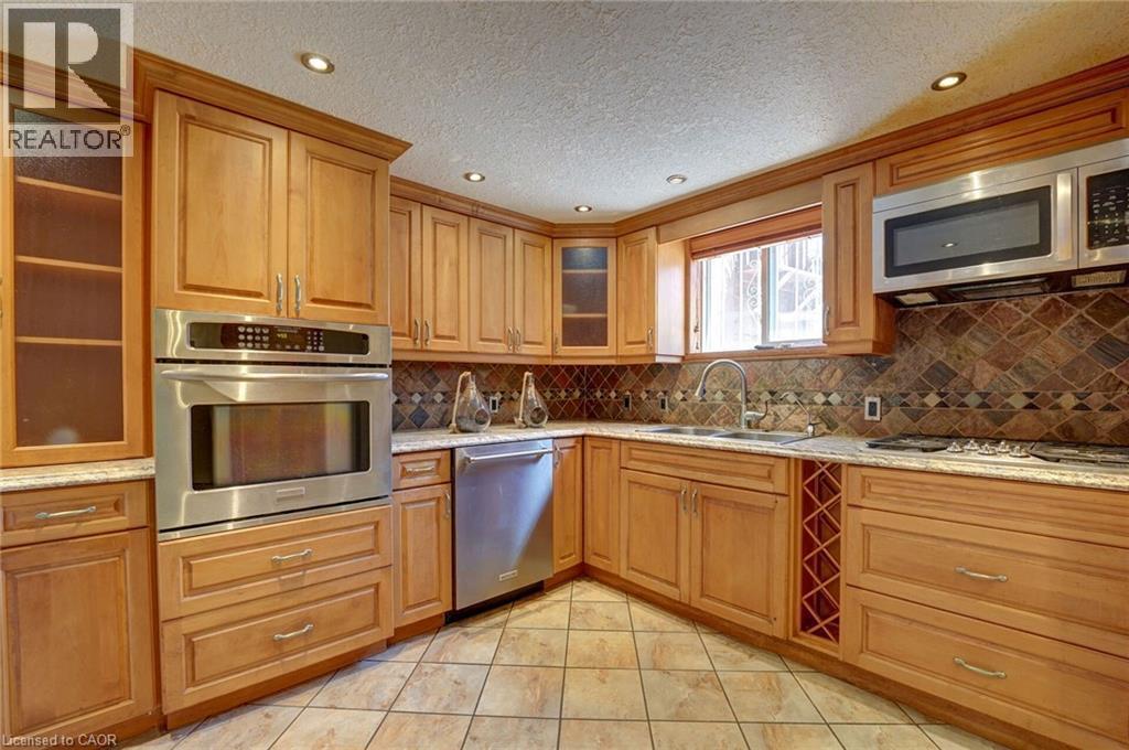 207 Christopher Drive, Cambridge, ON - Indoor Photo Showing Kitchen