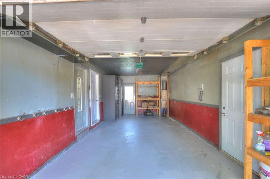 207 Christopher Drive, Cambridge, ON - Indoor Photo Showing Garage