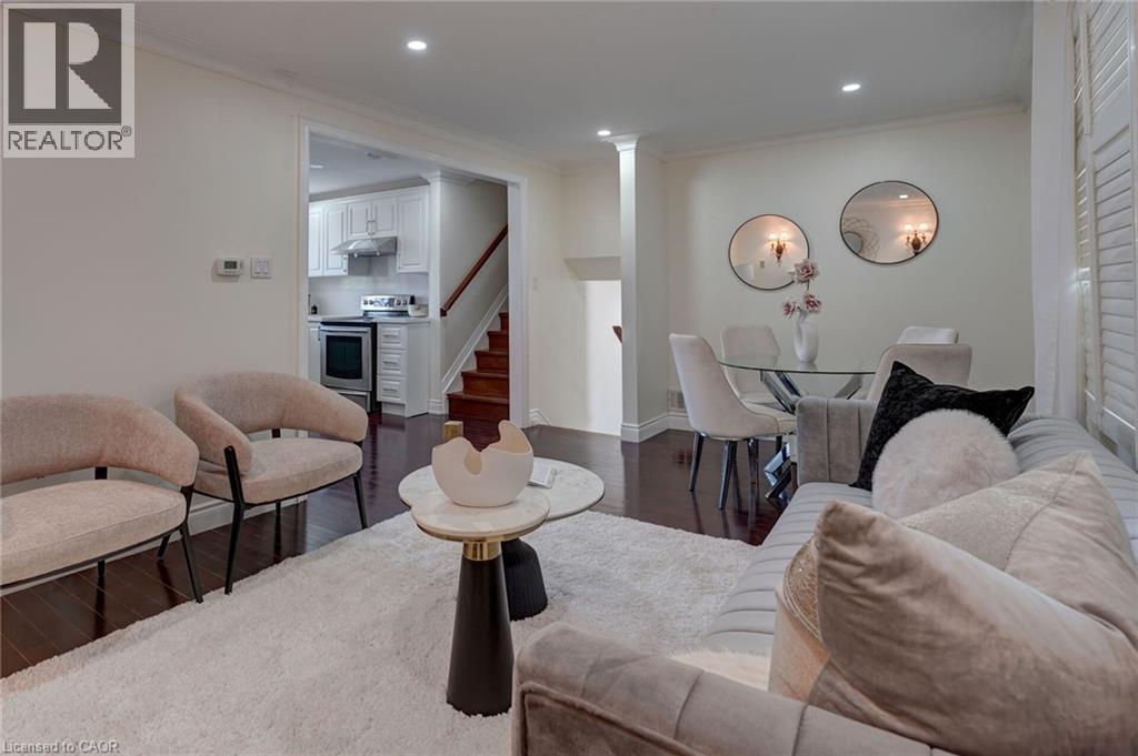 207 Christopher Drive, Cambridge, ON - Indoor Photo Showing Living Room