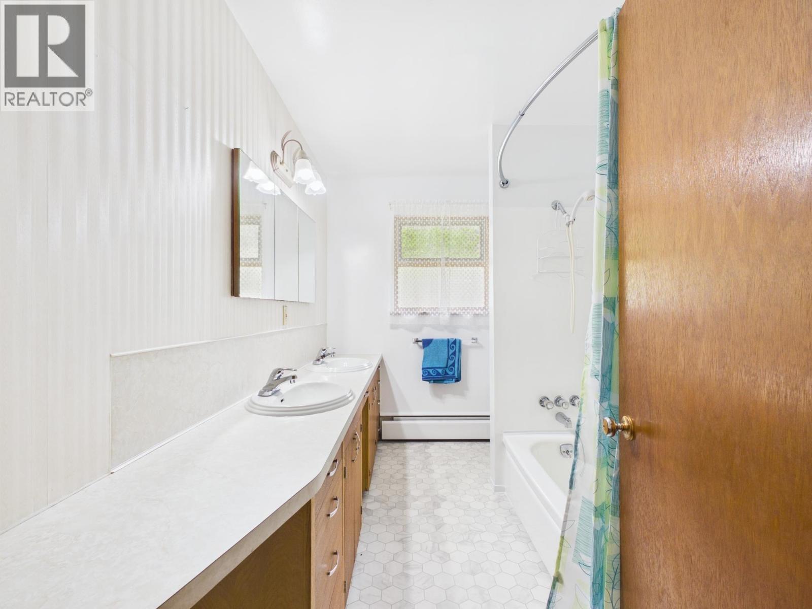 2038 White Road, Williams Lake, BC - Indoor Photo Showing Bathroom