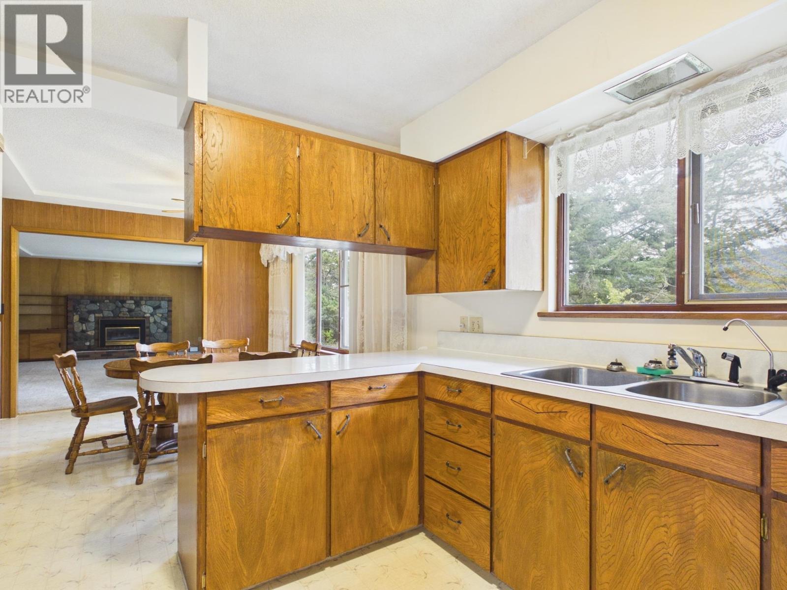 2038 White Road, Williams Lake, BC - Indoor Photo Showing Kitchen With Double Sink