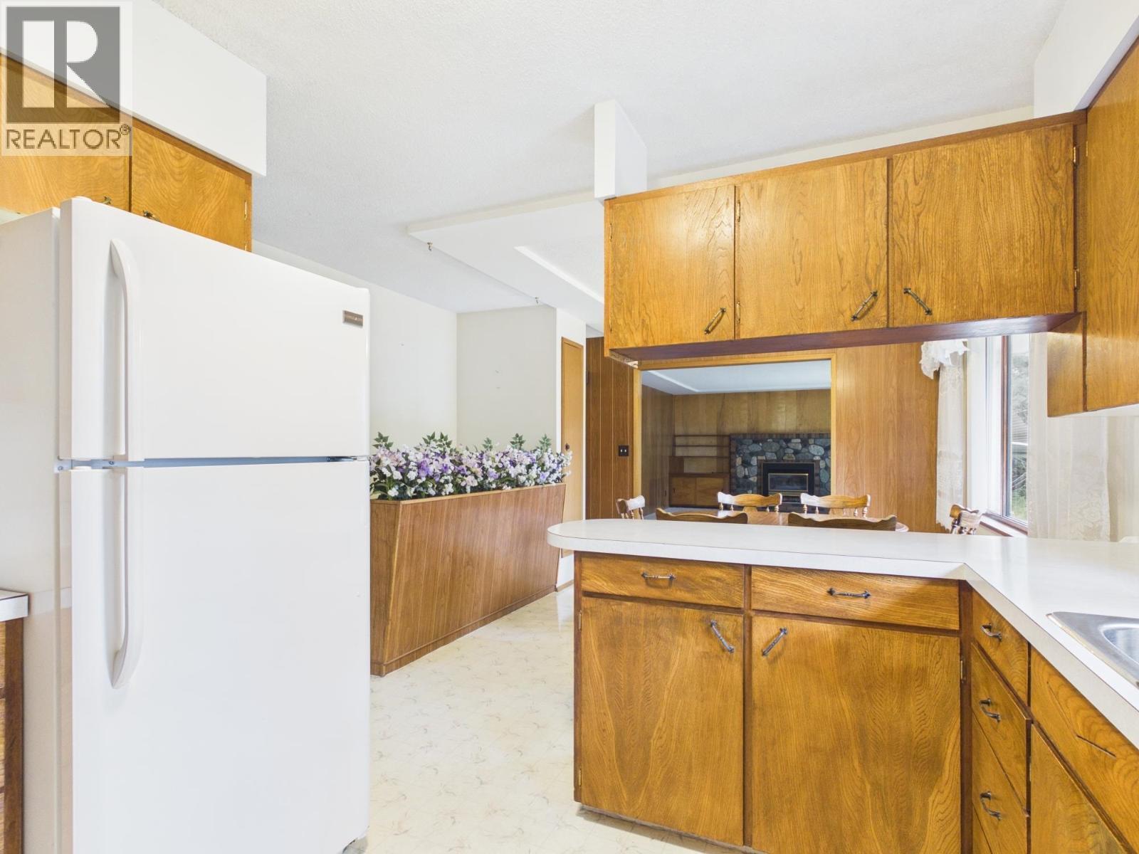 2038 White Road, Williams Lake, BC - Indoor Photo Showing Kitchen