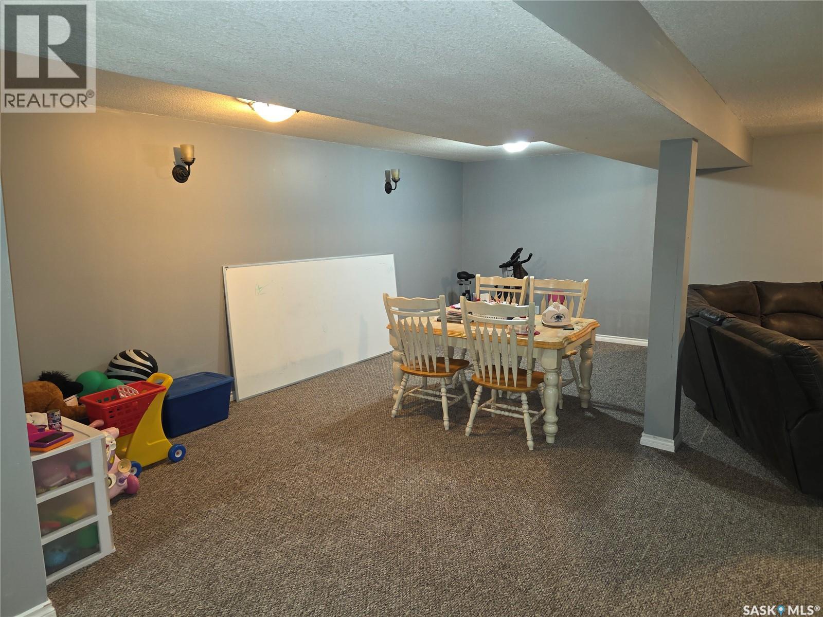 213 9Th Street E, Wynyard, SK - Indoor