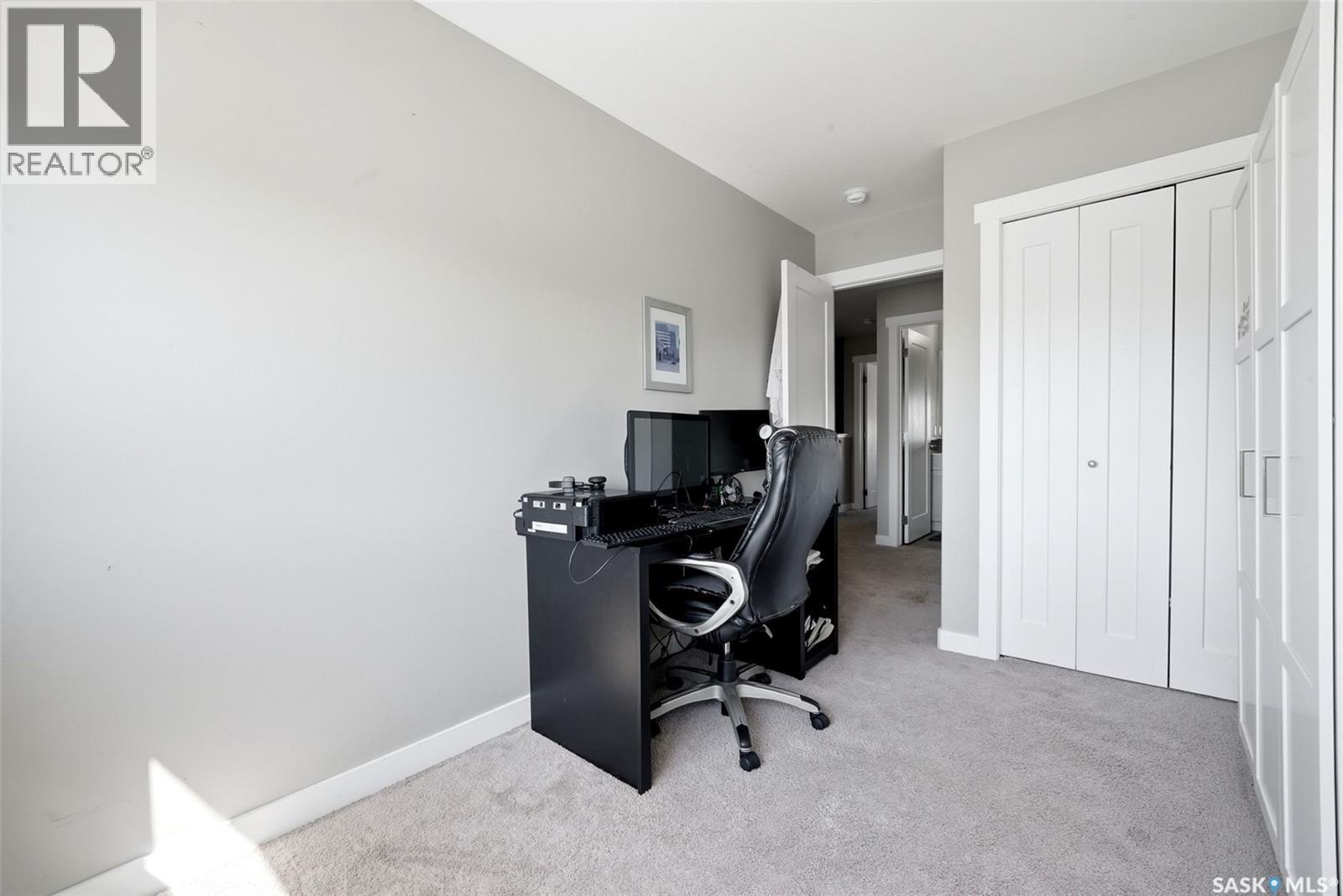 4217 E Keller Avenue, Regina, SK - Indoor