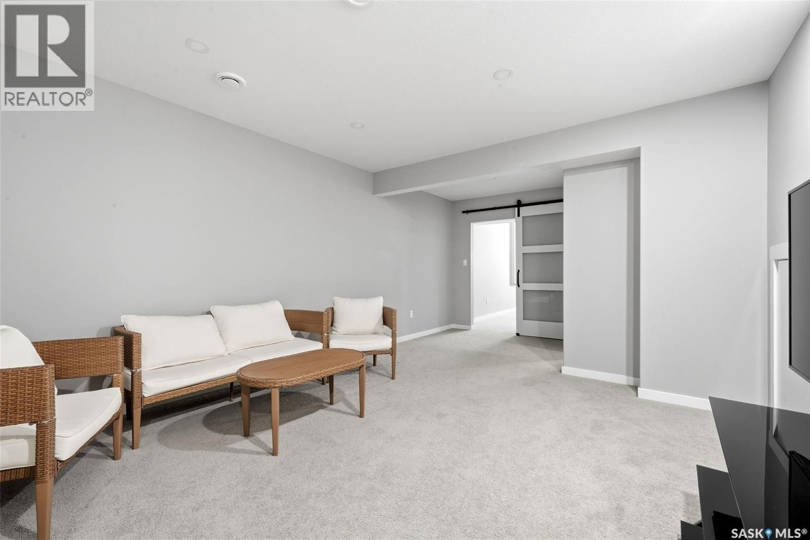 4217 E Keller Avenue, Regina, SK - Indoor