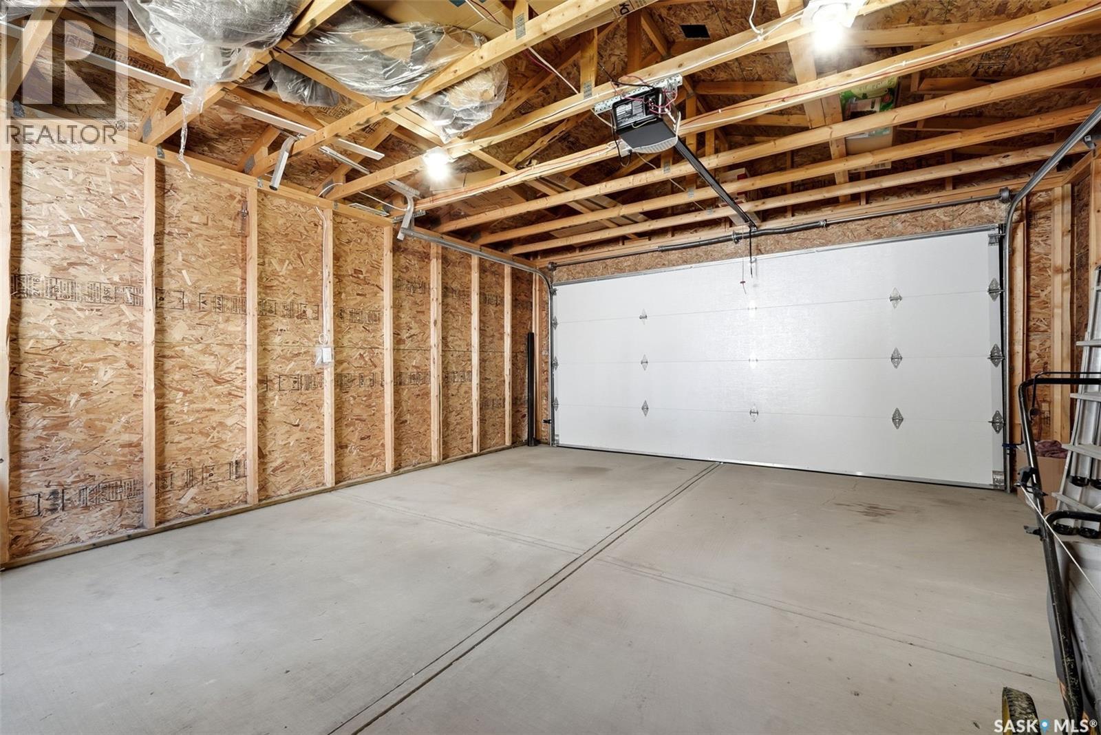 4217 E Keller Avenue, Regina, SK - Indoor Photo Showing Garage