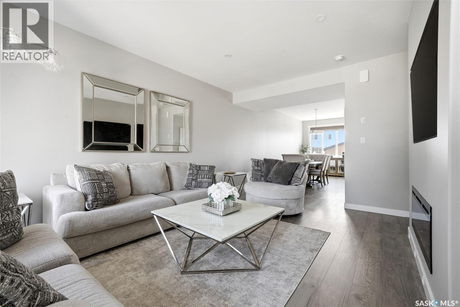 4217 E Keller Avenue, Regina, SK - Indoor Photo Showing Living Room