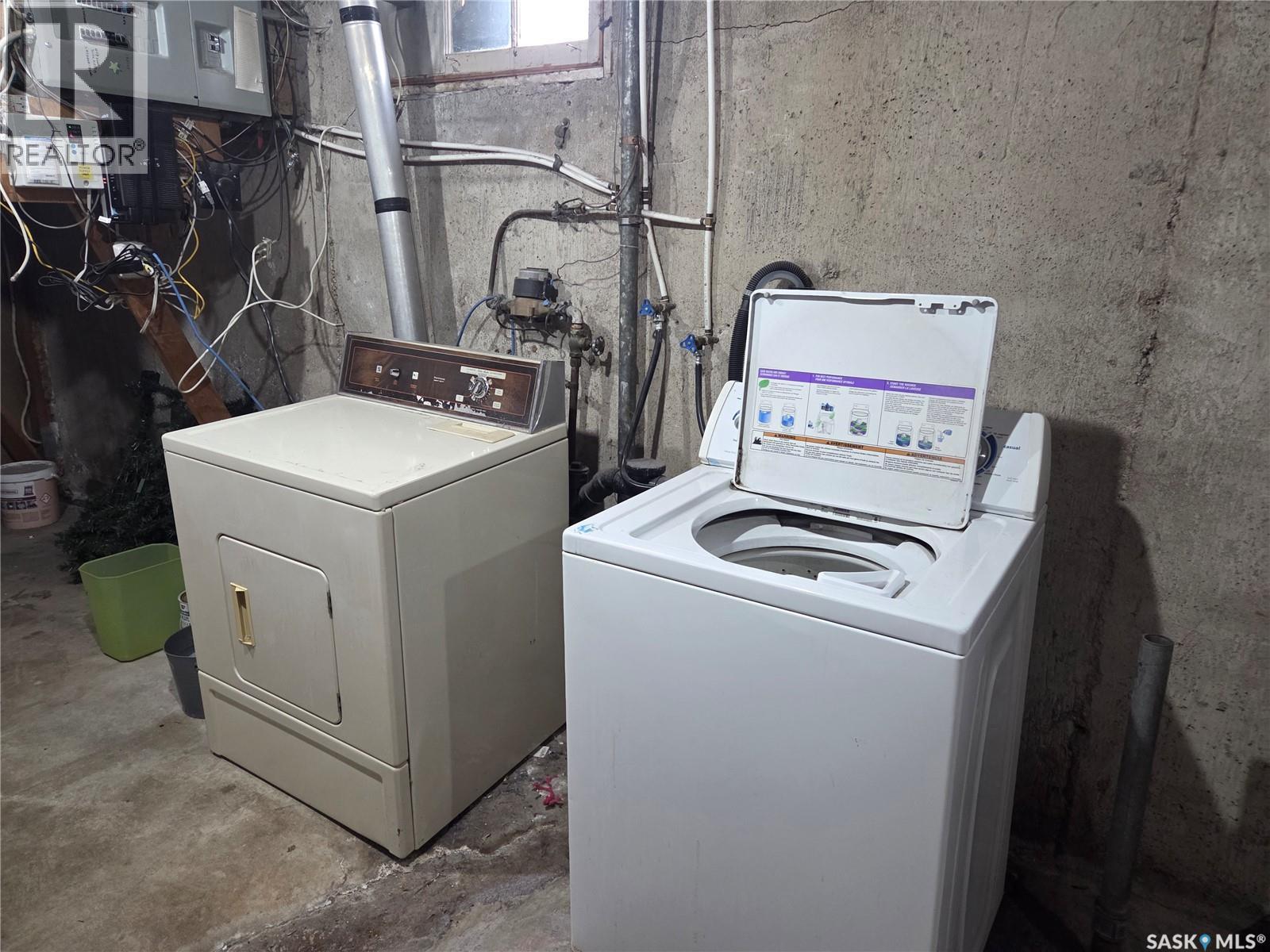 1323 Main Street, Saskatoon, SK - Indoor Photo Showing Laundry Room