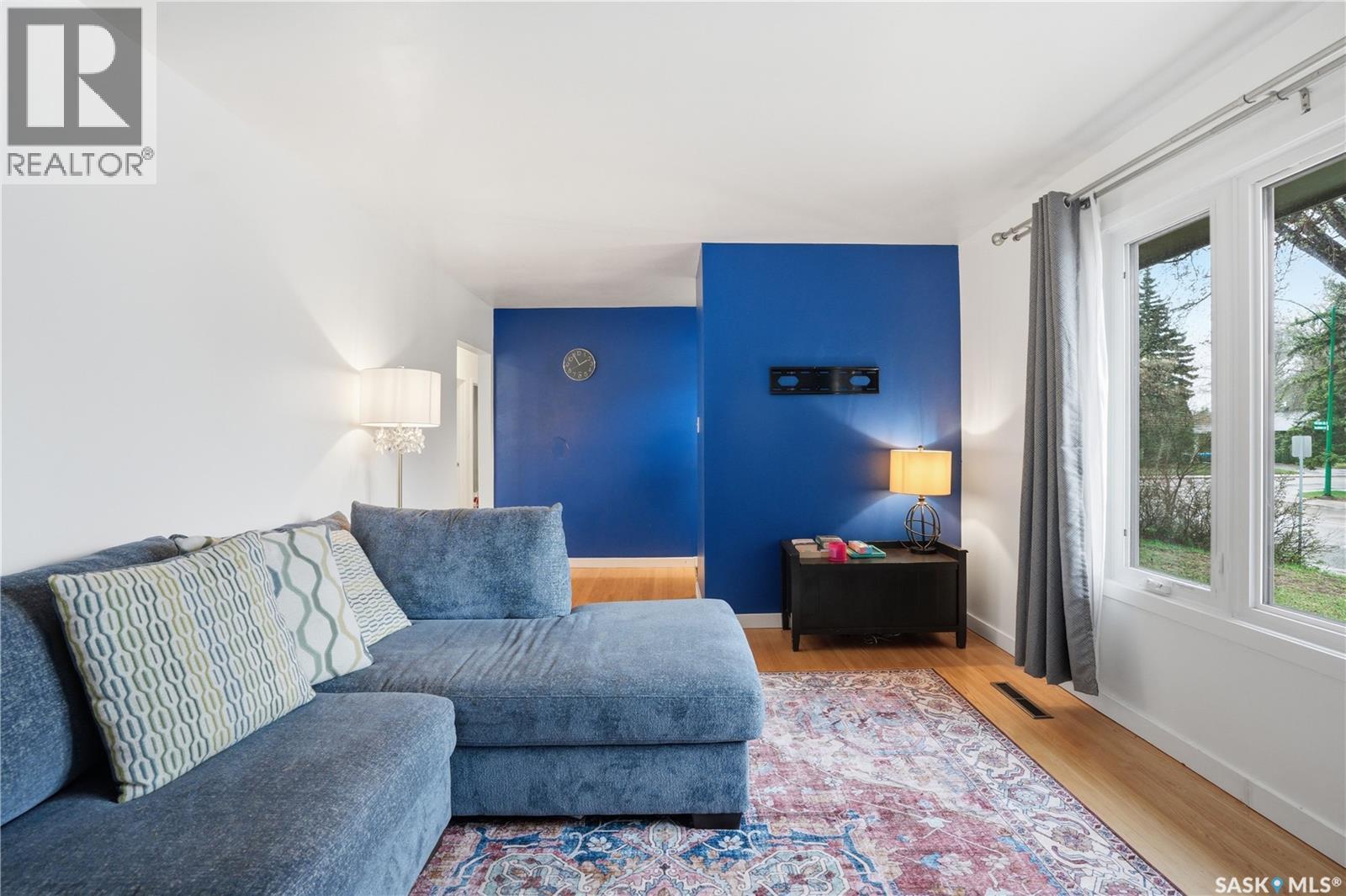 1113 Wilson Crescent, Saskatoon, SK - Indoor Photo Showing Living Room