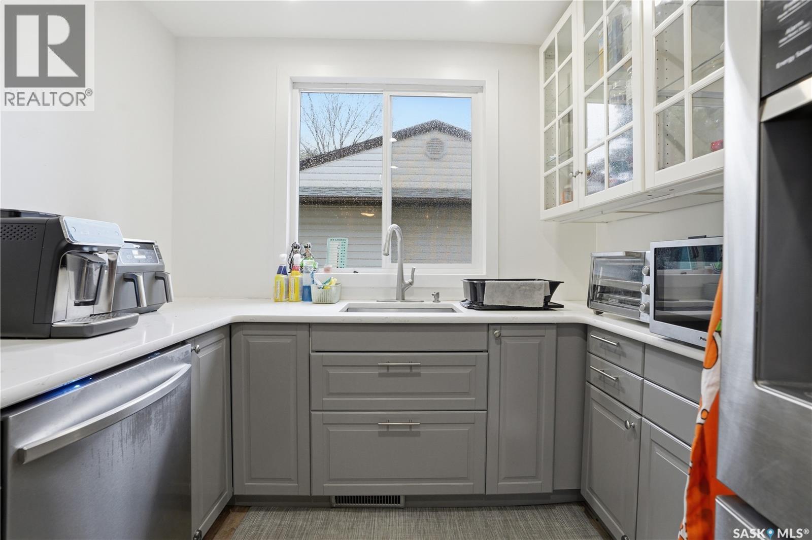 1113 Wilson Crescent, Saskatoon, SK - Indoor Photo Showing Kitchen