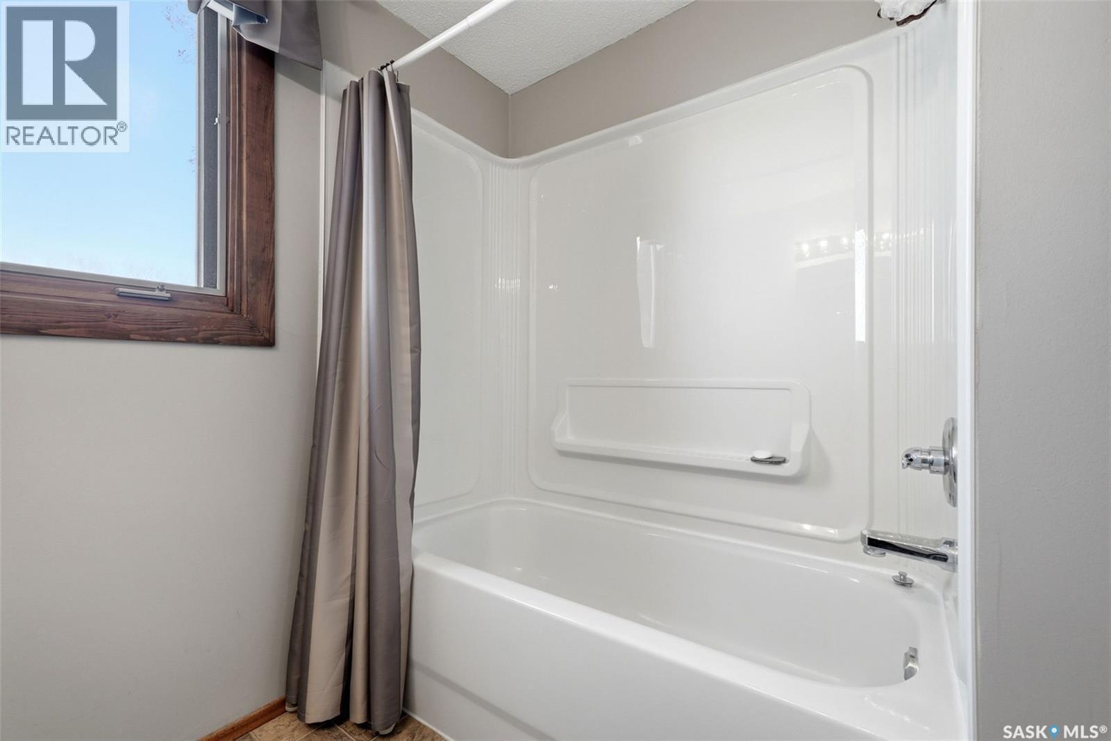 41 Spruceview Road, Regina, SK - Indoor Photo Showing Bathroom