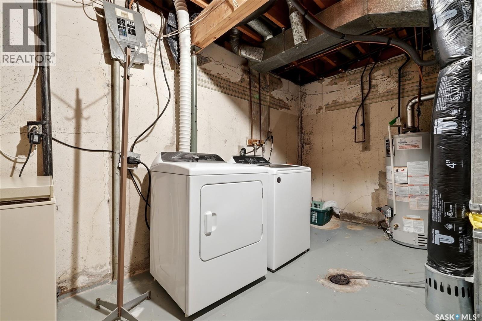 41 Spruceview Road, Regina, SK - Indoor Photo Showing Laundry Room