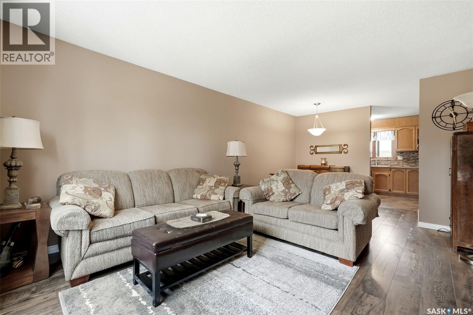 41 Spruceview Road, Regina, SK - Indoor Photo Showing Living Room