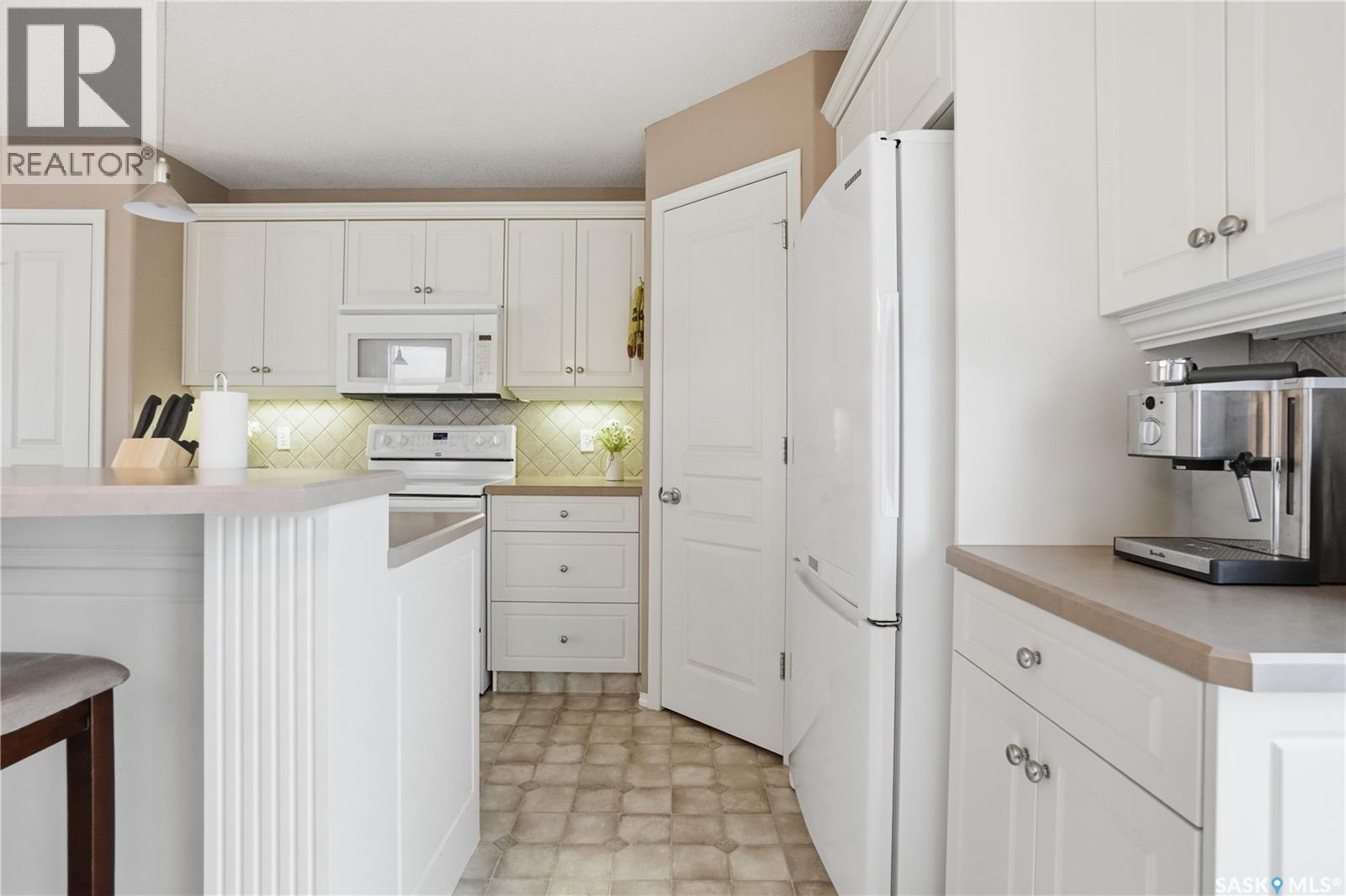 1642 Wingert Drive, Regina, SK - Indoor Photo Showing Kitchen