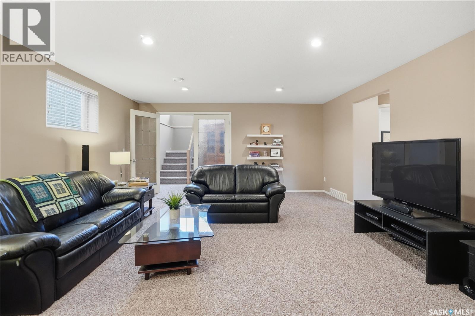 1642 Wingert Drive, Regina, SK - Indoor Photo Showing Living Room