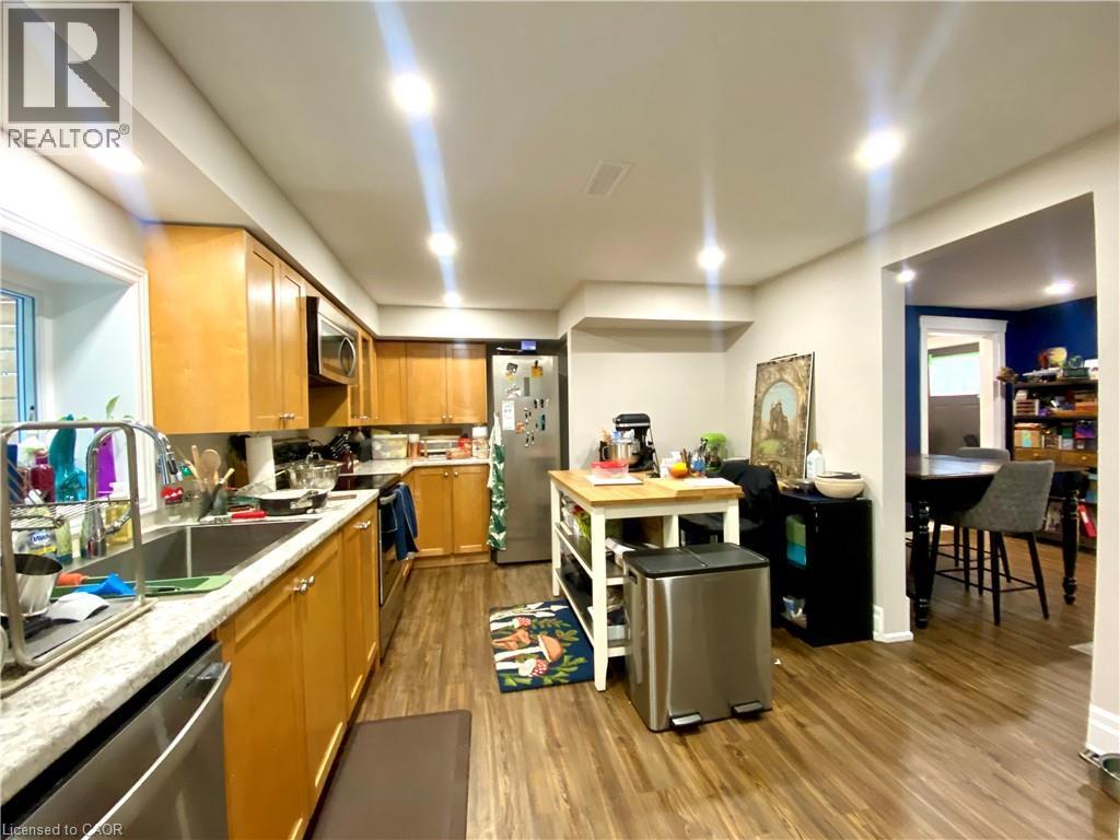 Kitchen - 358 Dundas Street E, Hamilton, ON - Indoor Photo Showing Kitchen