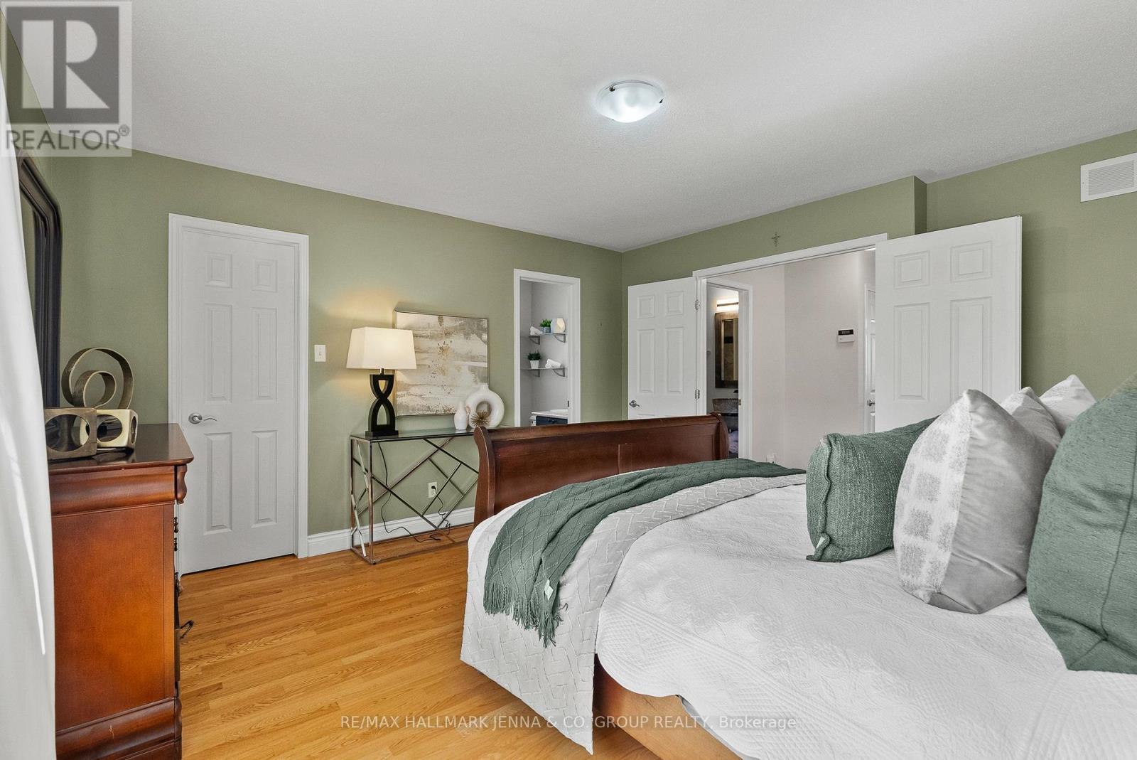 106 Bloomingdale Street, Ottawa, ON - Indoor Photo Showing Bedroom
