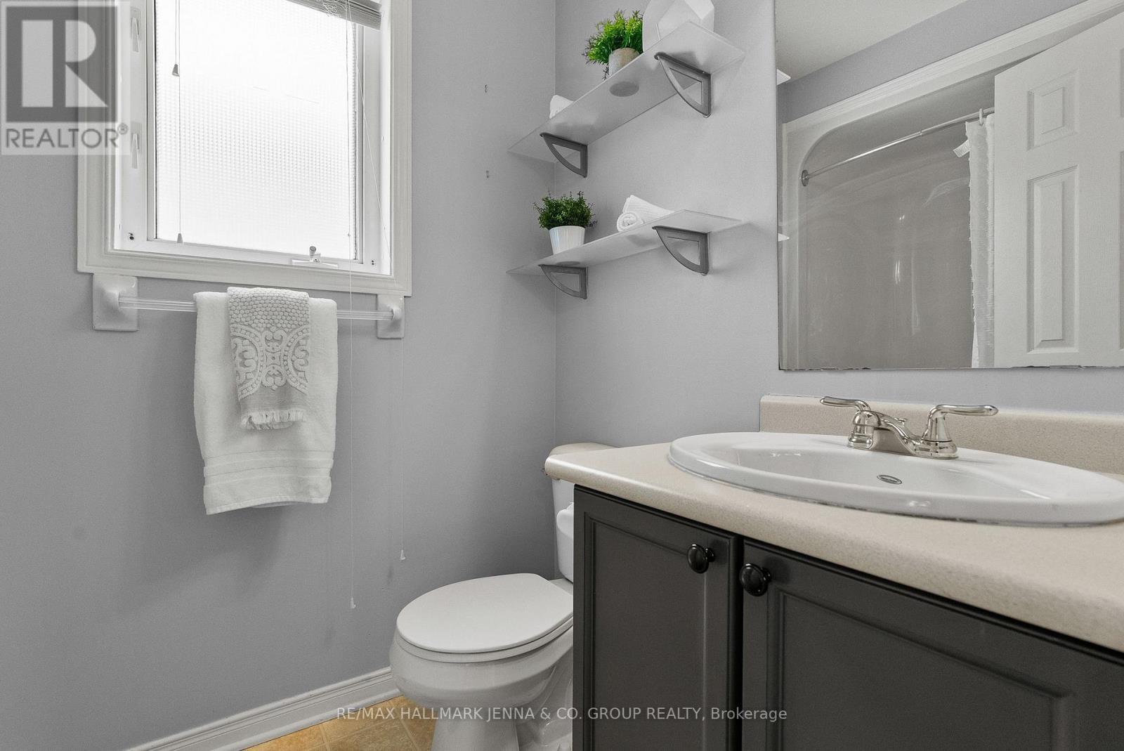 106 Bloomingdale Street, Ottawa, ON - Indoor Photo Showing Bathroom