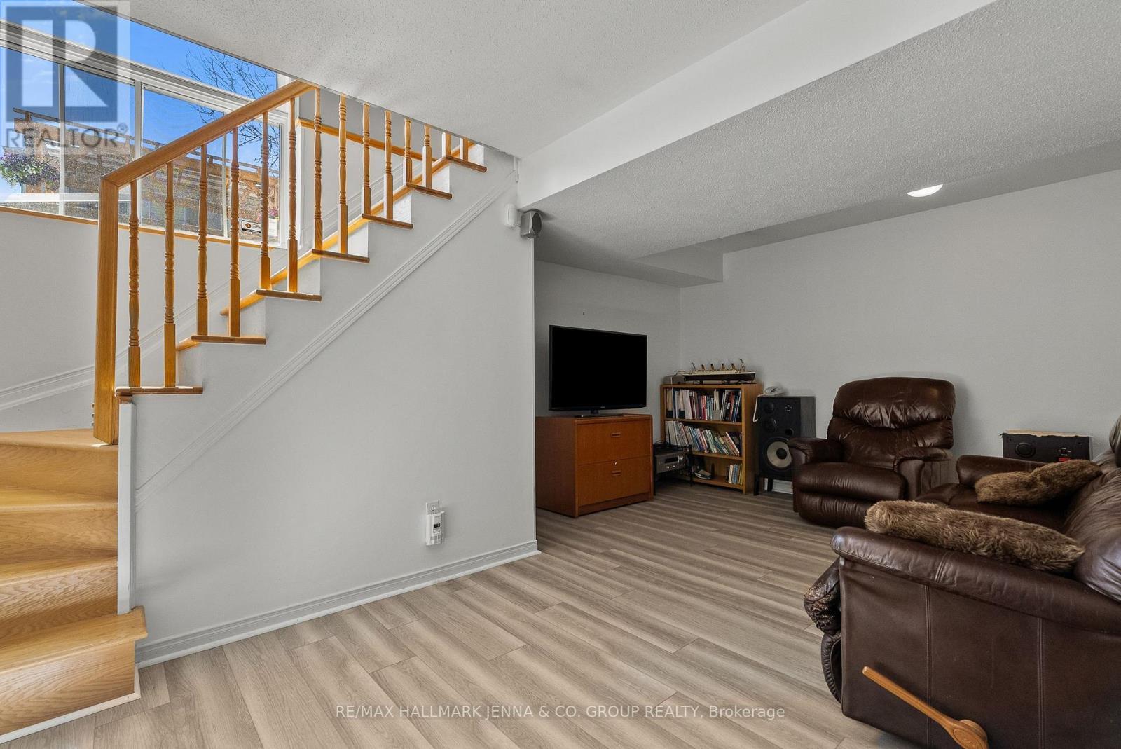 106 Bloomingdale Street, Ottawa, ON - Indoor