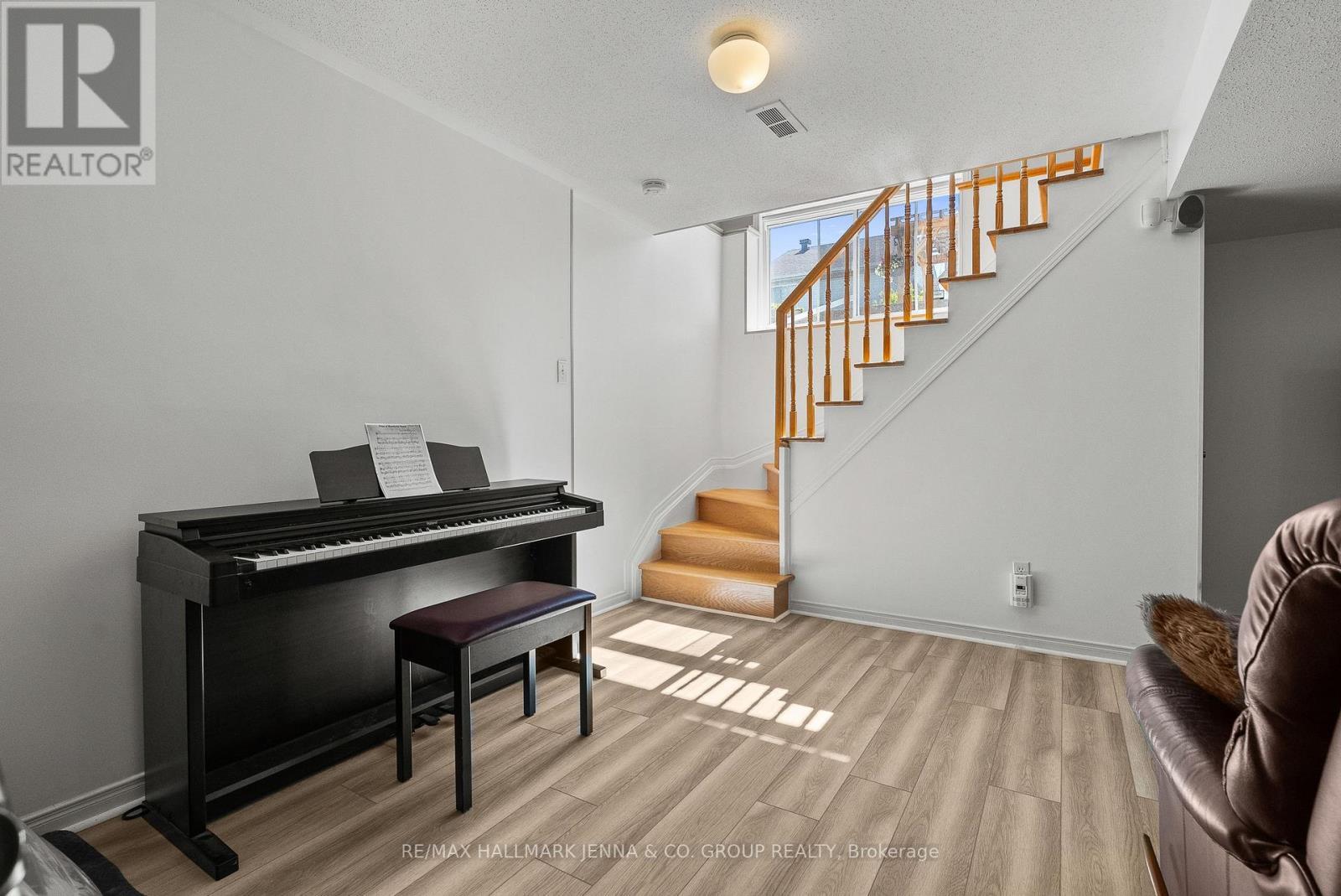 106 Bloomingdale Street, Ottawa, ON - Indoor Photo Showing Other Room