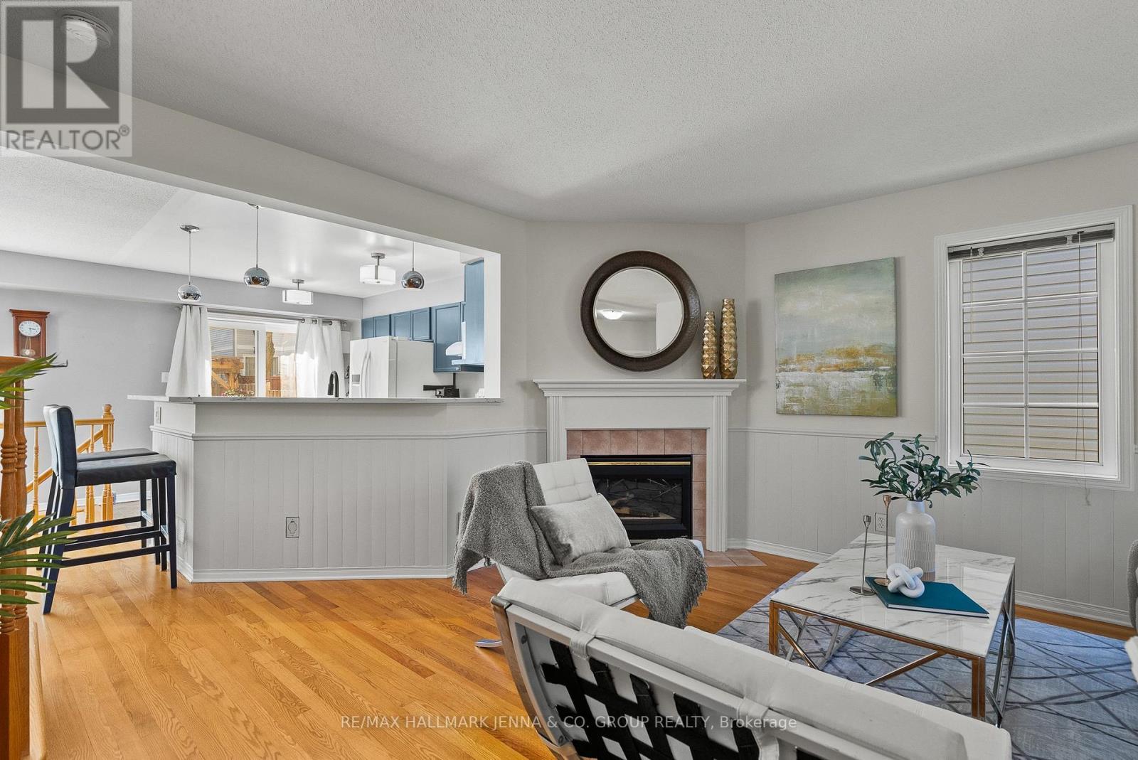 106 Bloomingdale Street, Ottawa, ON - Indoor Photo Showing Living Room With Fireplace