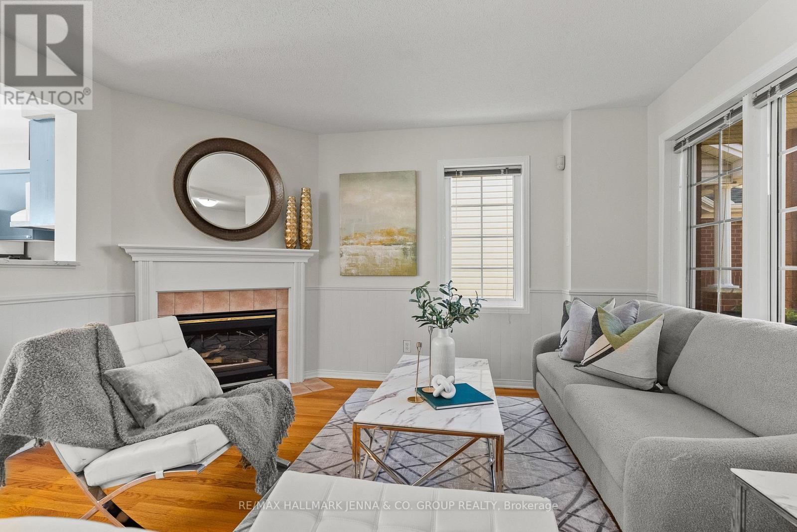 106 Bloomingdale Street, Ottawa, ON - Indoor Photo Showing Living Room With Fireplace