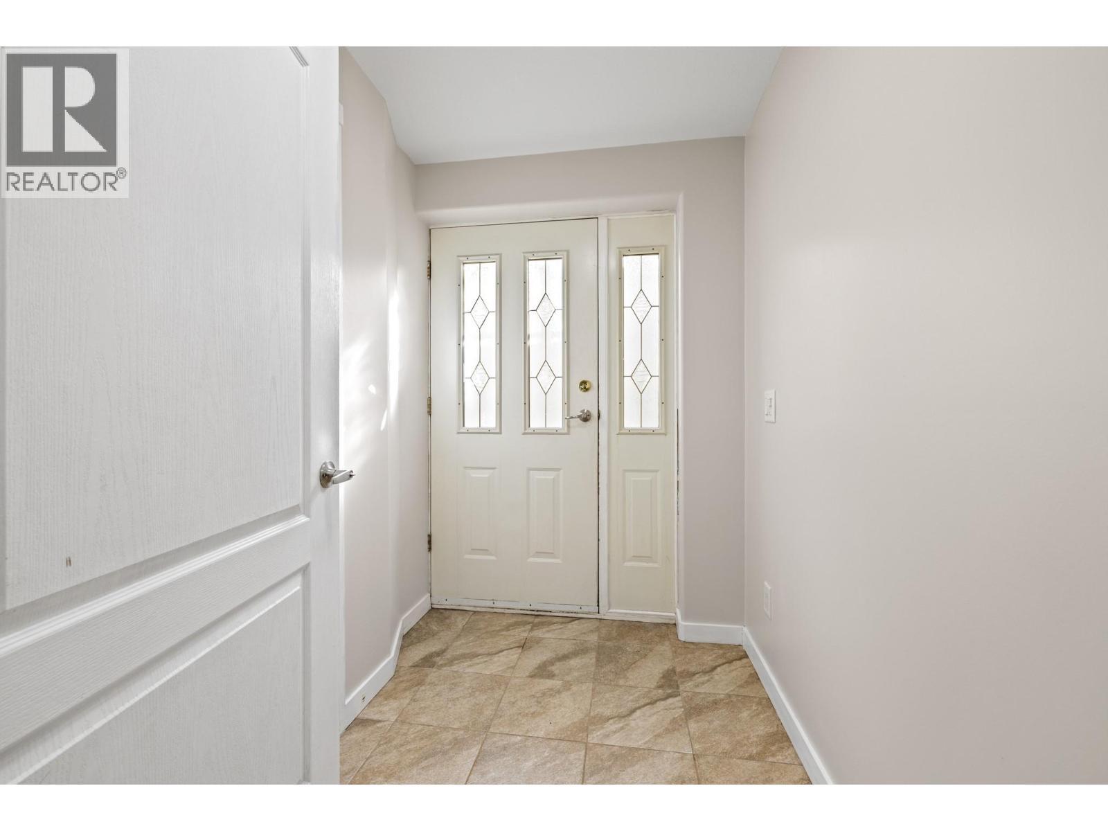 1638 Lindsay Drive, Kelowna, BC - Indoor Photo Showing Other Room