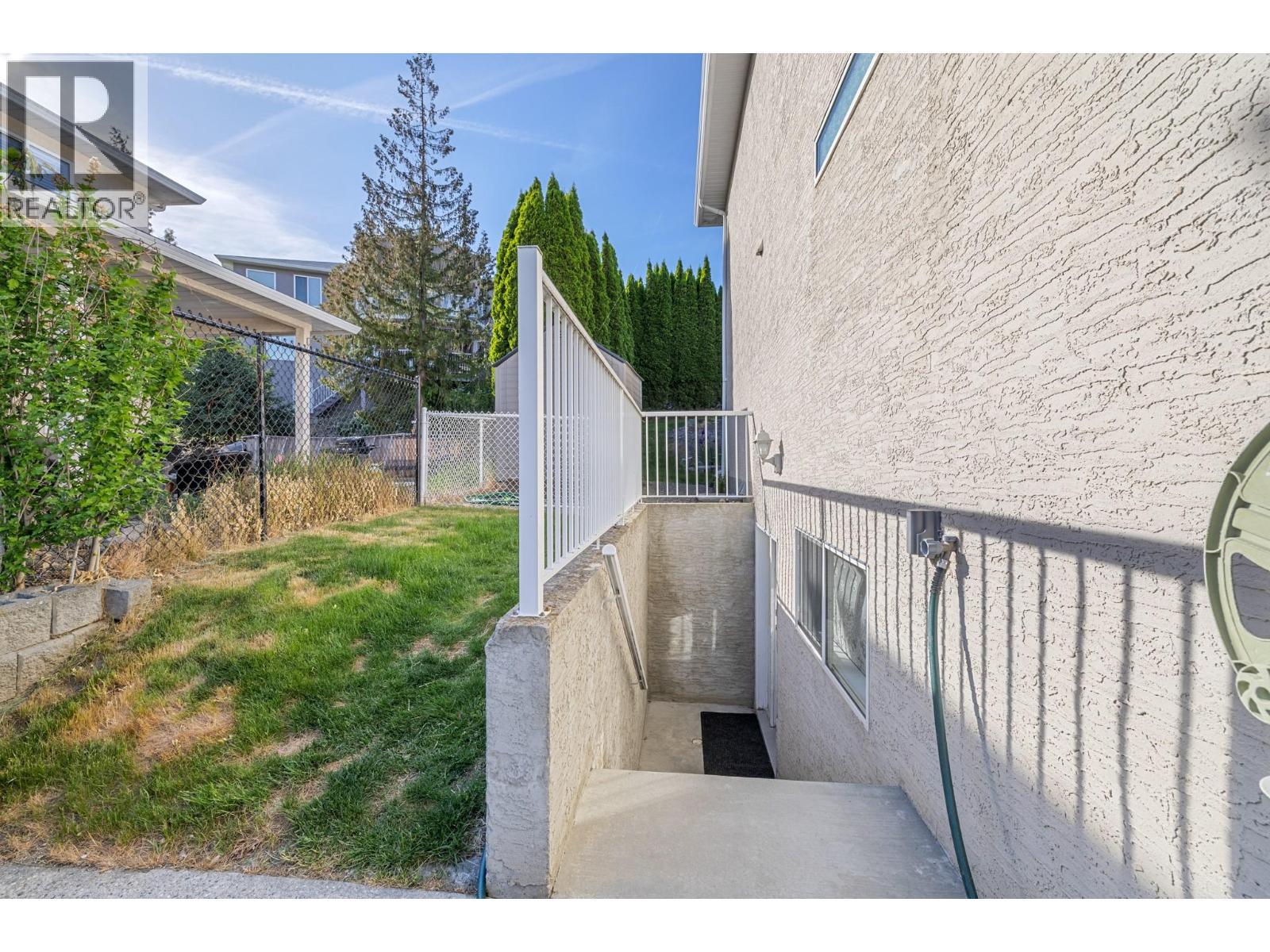 1638 Lindsay Drive, Kelowna, BC - Outdoor