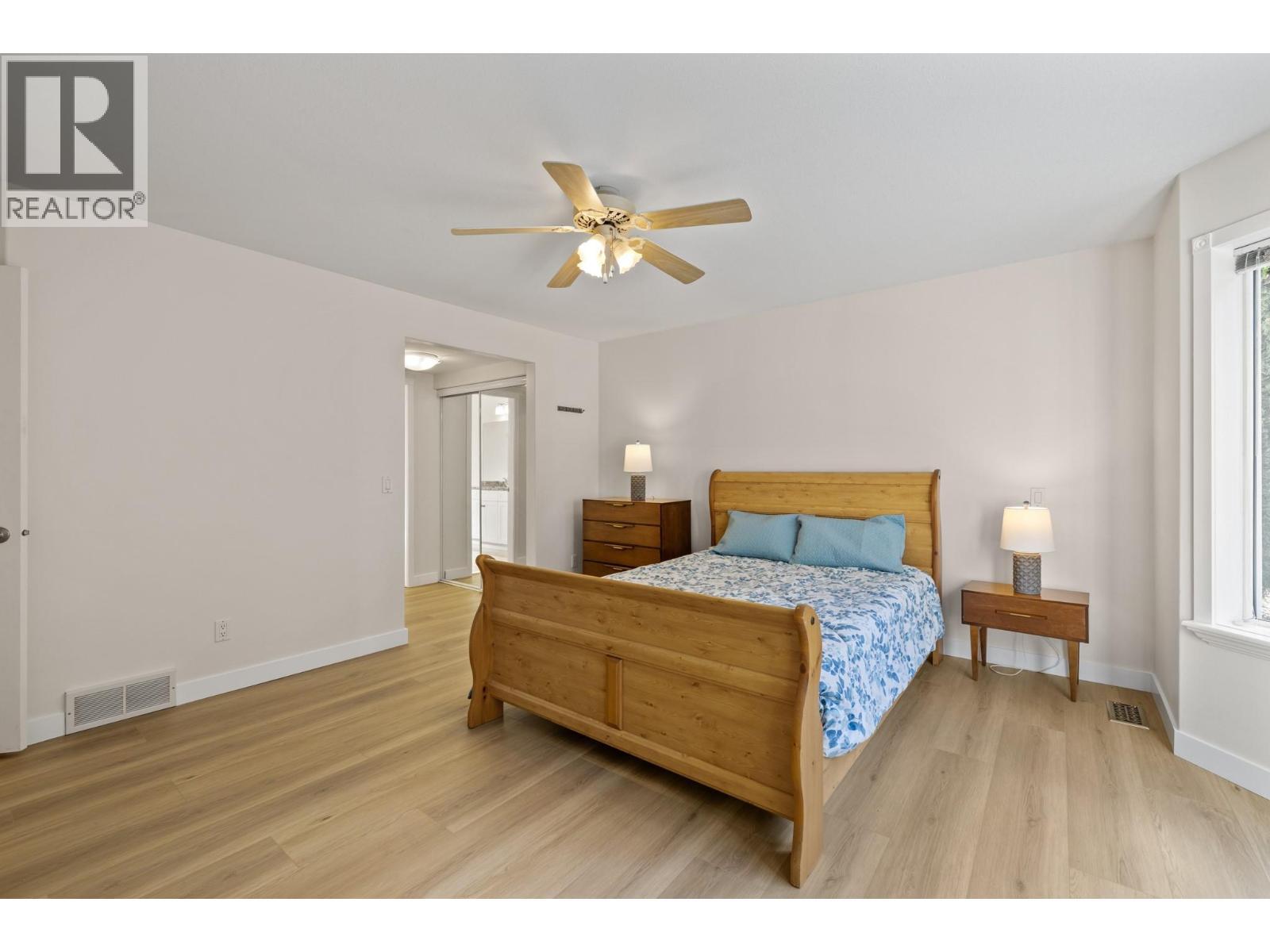 1638 Lindsay Drive, Kelowna, BC - Indoor Photo Showing Bedroom