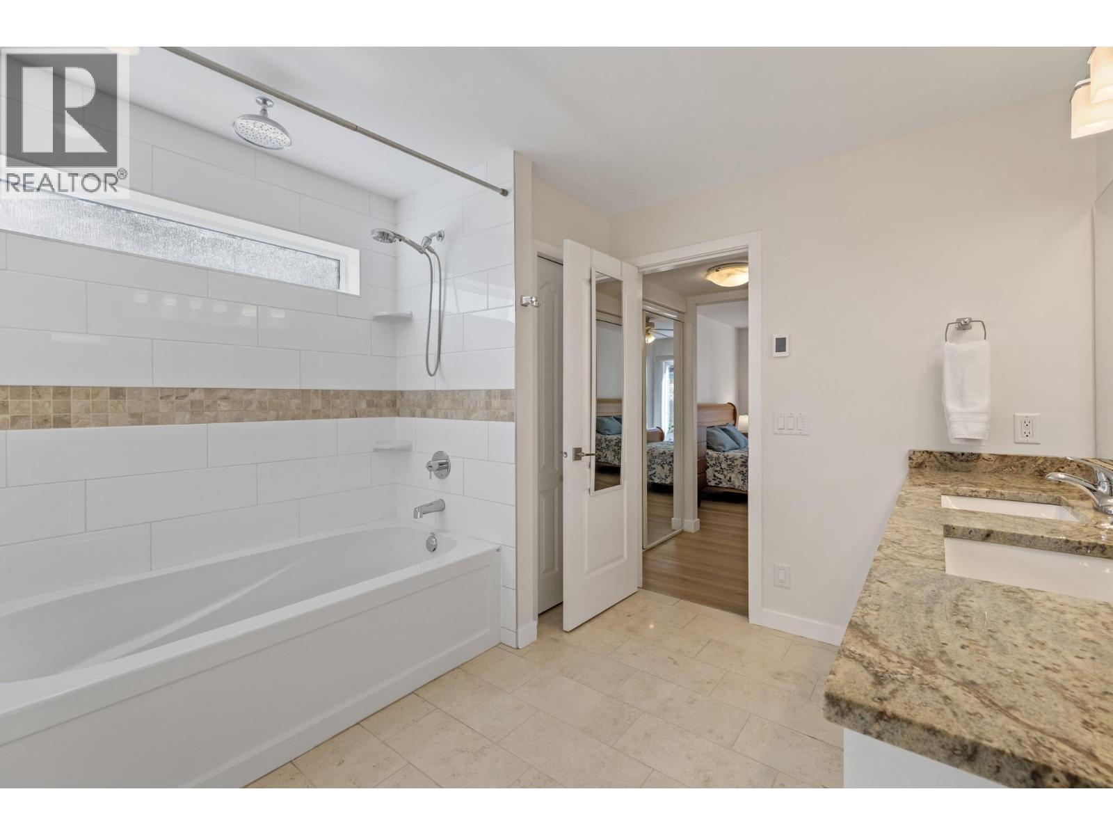 1638 Lindsay Drive, Kelowna, BC - Indoor Photo Showing Bathroom