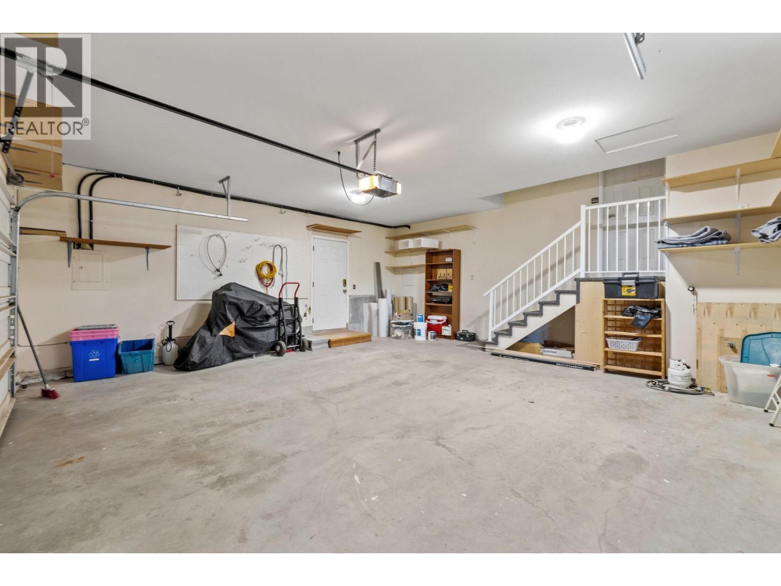 1638 Lindsay Drive, Kelowna, BC - Indoor Photo Showing Garage