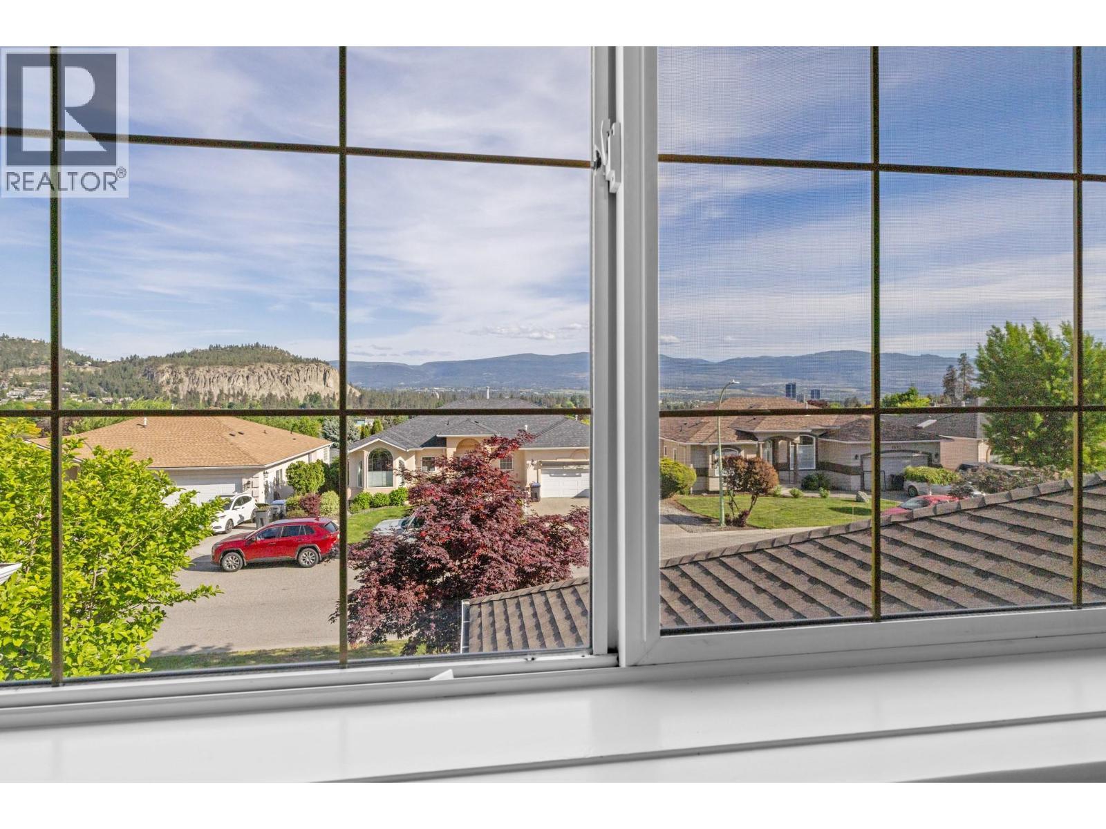 1638 Lindsay Drive, Kelowna, BC - Indoor Photo Showing Other Room