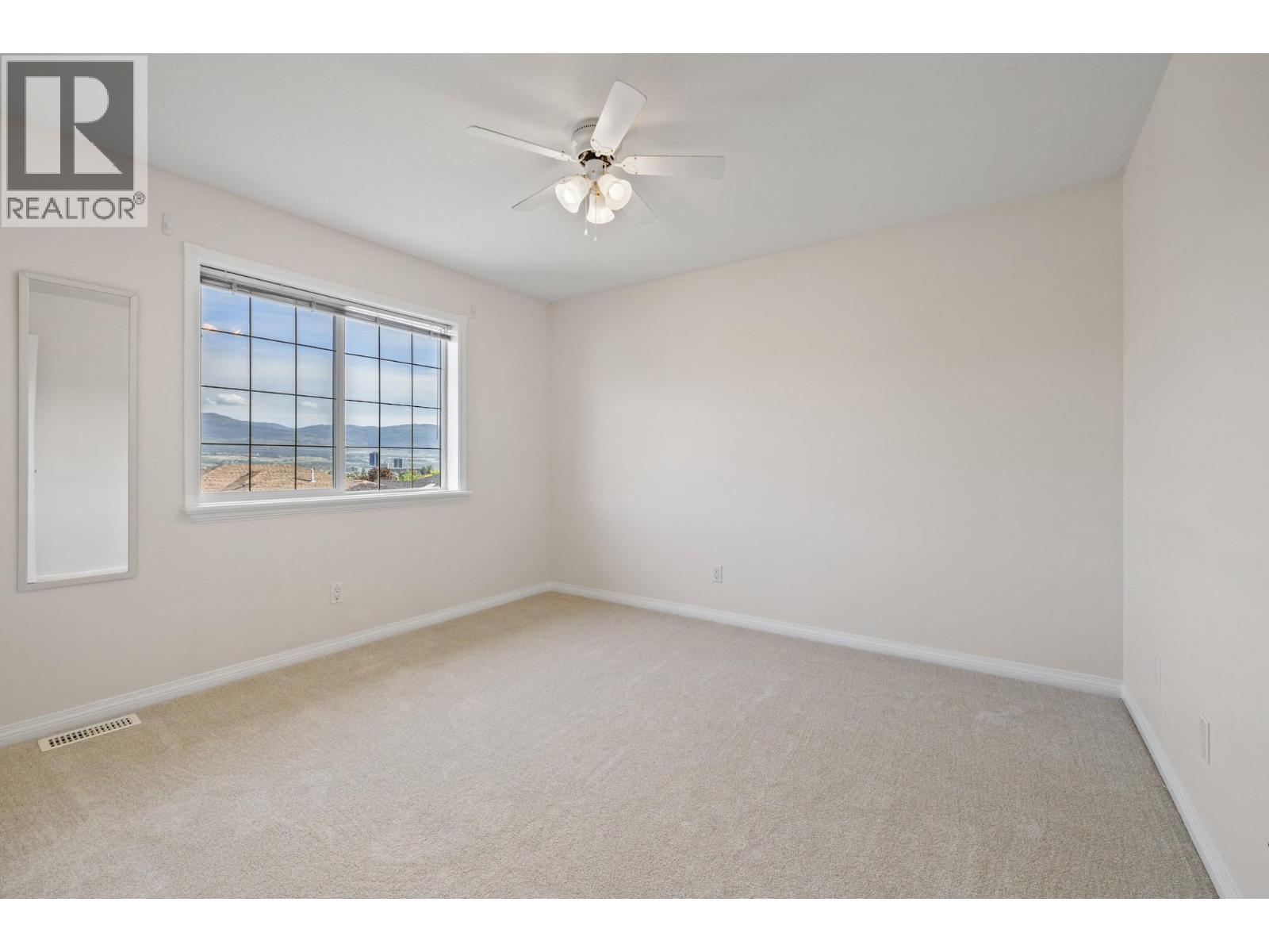 1638 Lindsay Drive, Kelowna, BC - Indoor Photo Showing Other Room