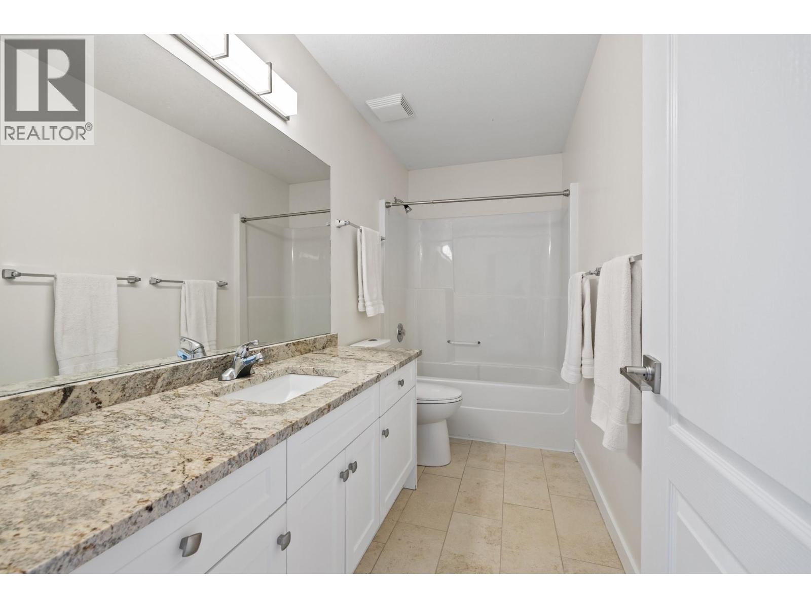 1638 Lindsay Drive, Kelowna, BC - Indoor Photo Showing Bathroom
