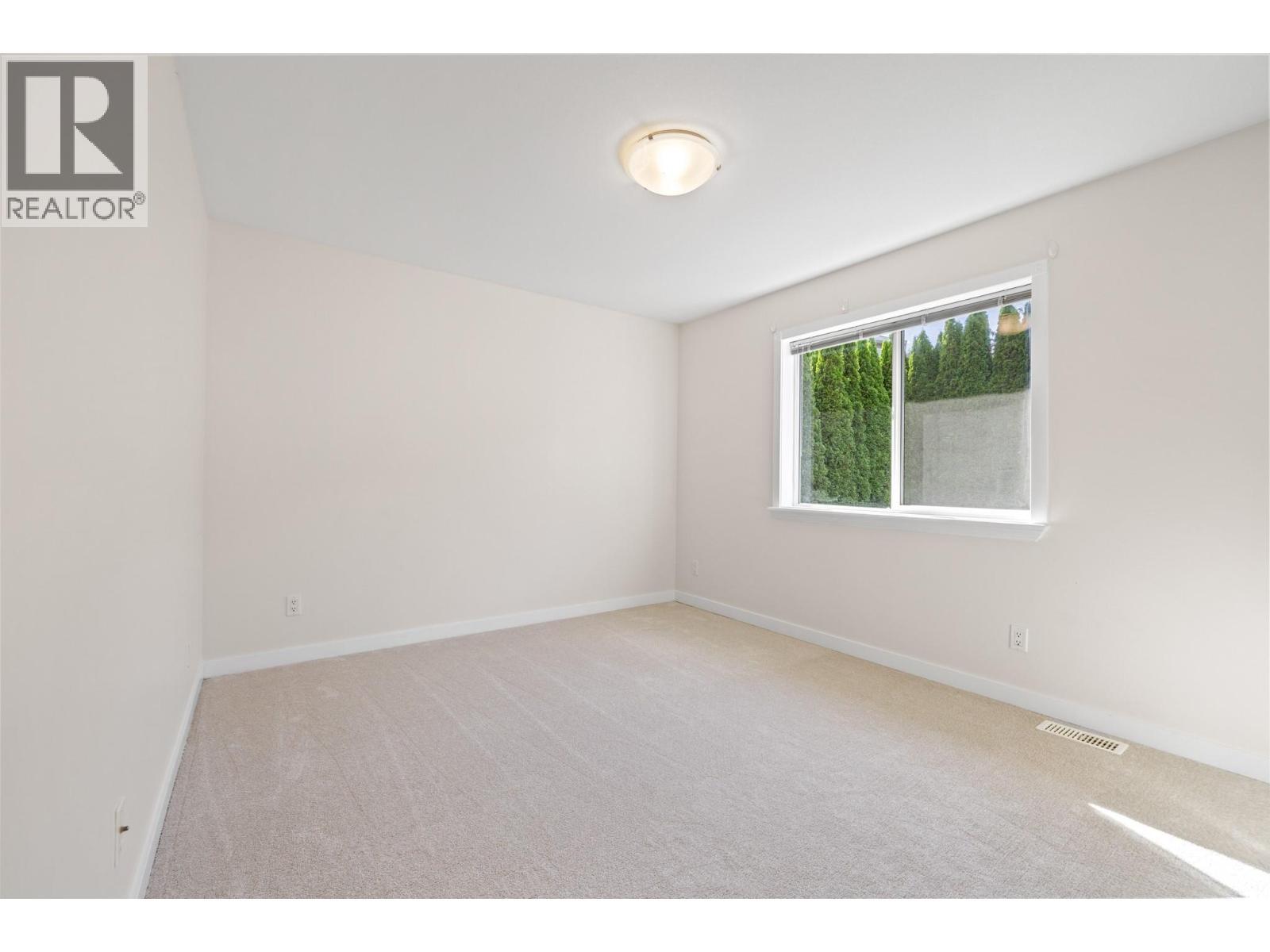 1638 Lindsay Drive, Kelowna, BC - Indoor Photo Showing Other Room
