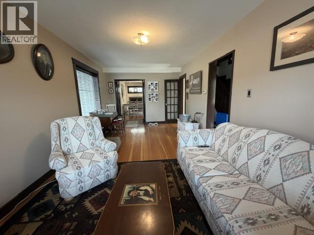 7264 Eugene Road, Prince George, BC - Indoor Photo Showing Living Room