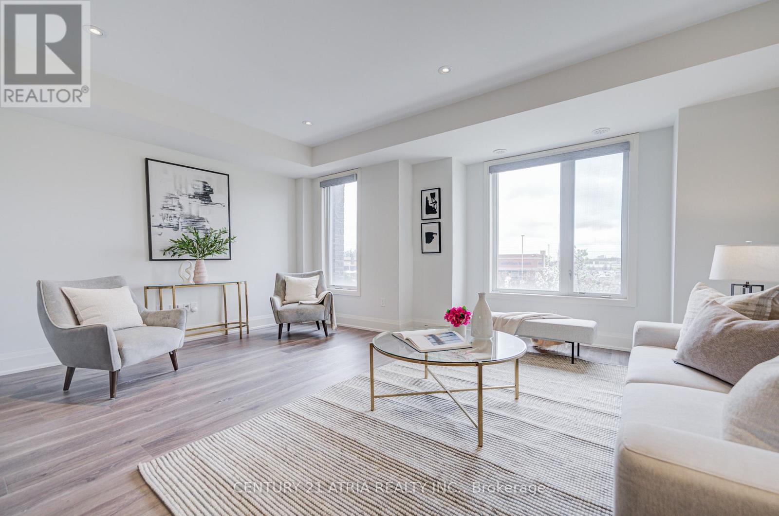 49 Cohen Way, Vaughan, ON - Indoor Photo Showing Living Room