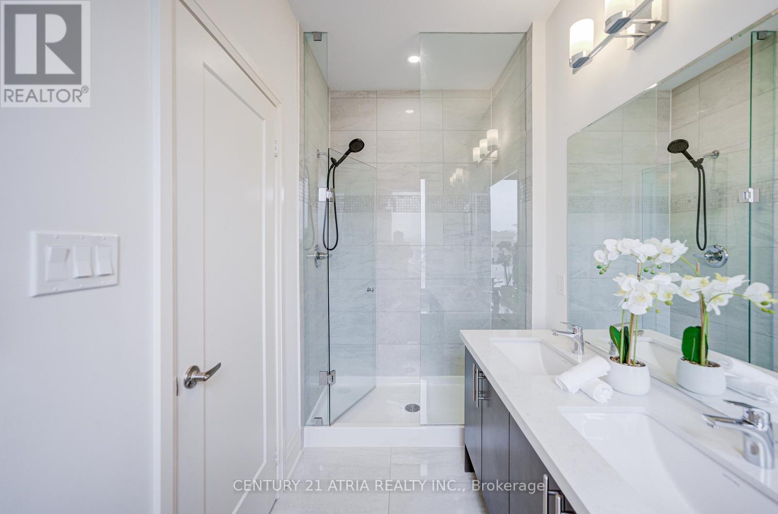 49 Cohen Way, Vaughan, ON - Indoor Photo Showing Bathroom