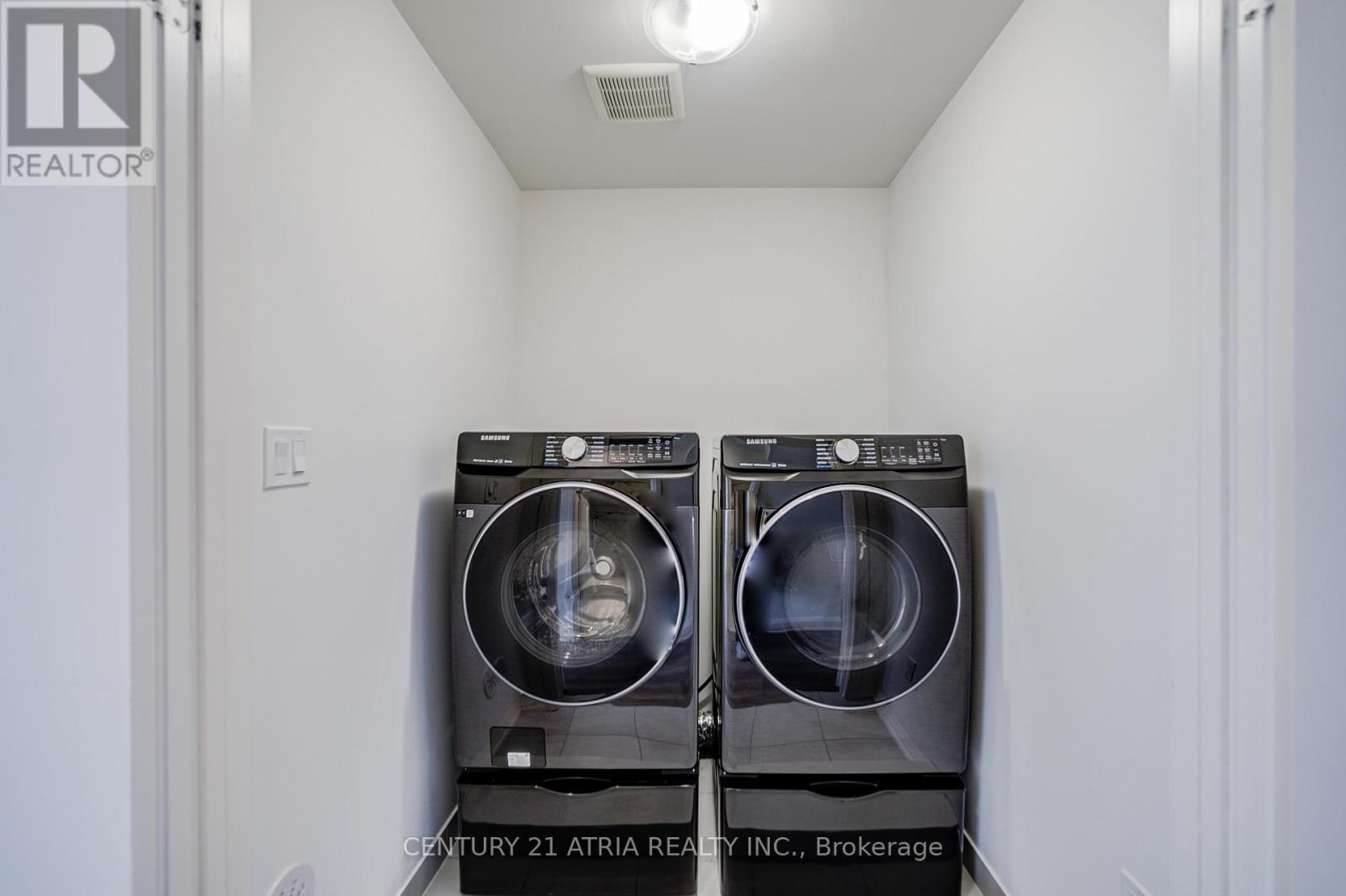 49 Cohen Way, Vaughan, ON - Indoor Photo Showing Laundry Room