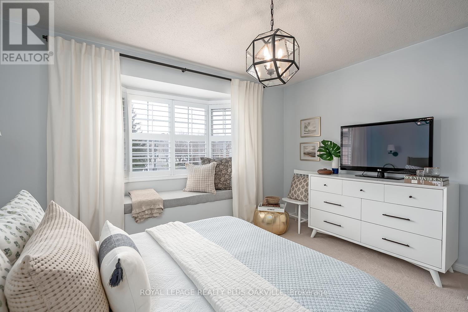 1159 Barclay Circle, Milton, ON - Indoor Photo Showing Bedroom
